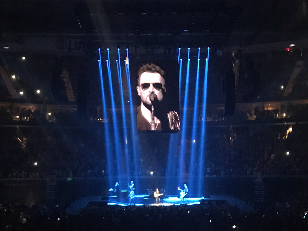 _itsjustliz's tweet photo. @ericchurch at PPG Paints brought the house down until midnight!  #onhisown #amazing https://t.co/rkoI3rxkpz