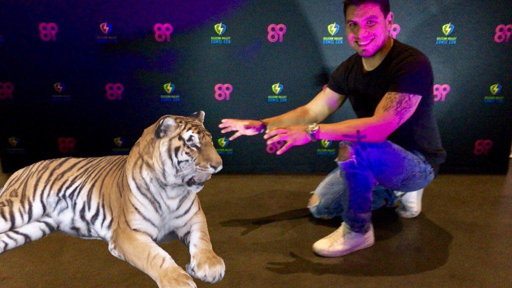 HoloVids8i's tweet photo. Here kitty kitty #svcc #thisisholo @8ireality https://t.co/Uqo6lUdQ4g
