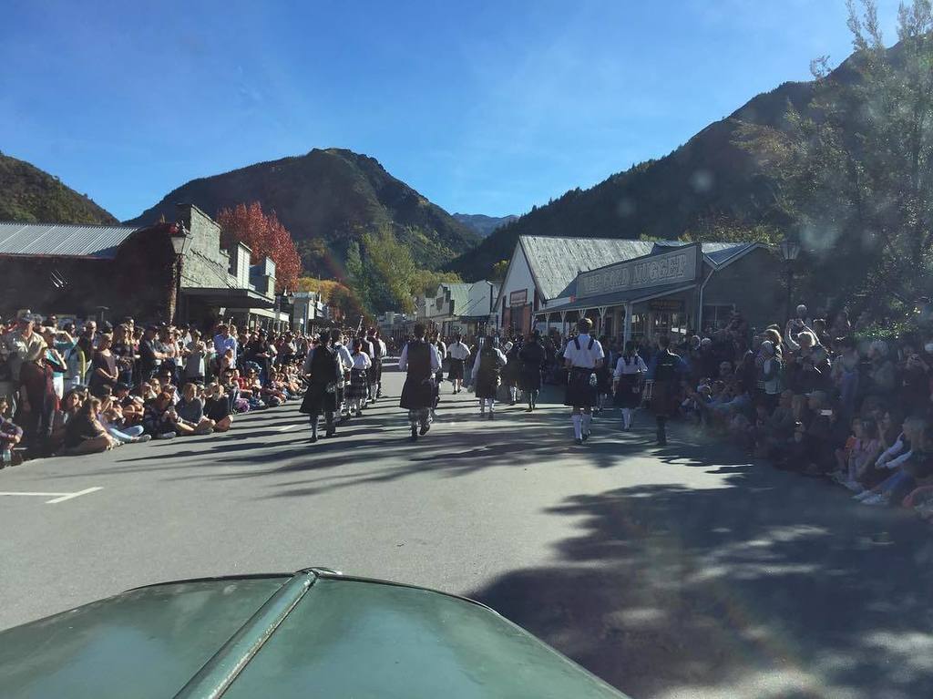 arrowtowngarage's tweet photo. The view from Lucinda, first vehicle through in the @akaruaarrowtownautumnfestival parade. https://t.co/dlM4F7p94B https://t.co/TQulr0avct