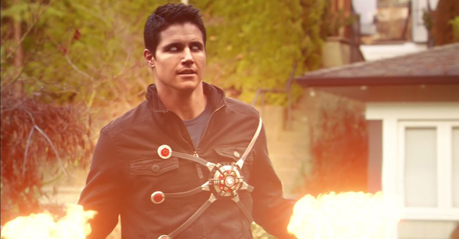Let\s wish a very happy birthday to Robbie Amell who plays Ronnie Raymond/ on 
