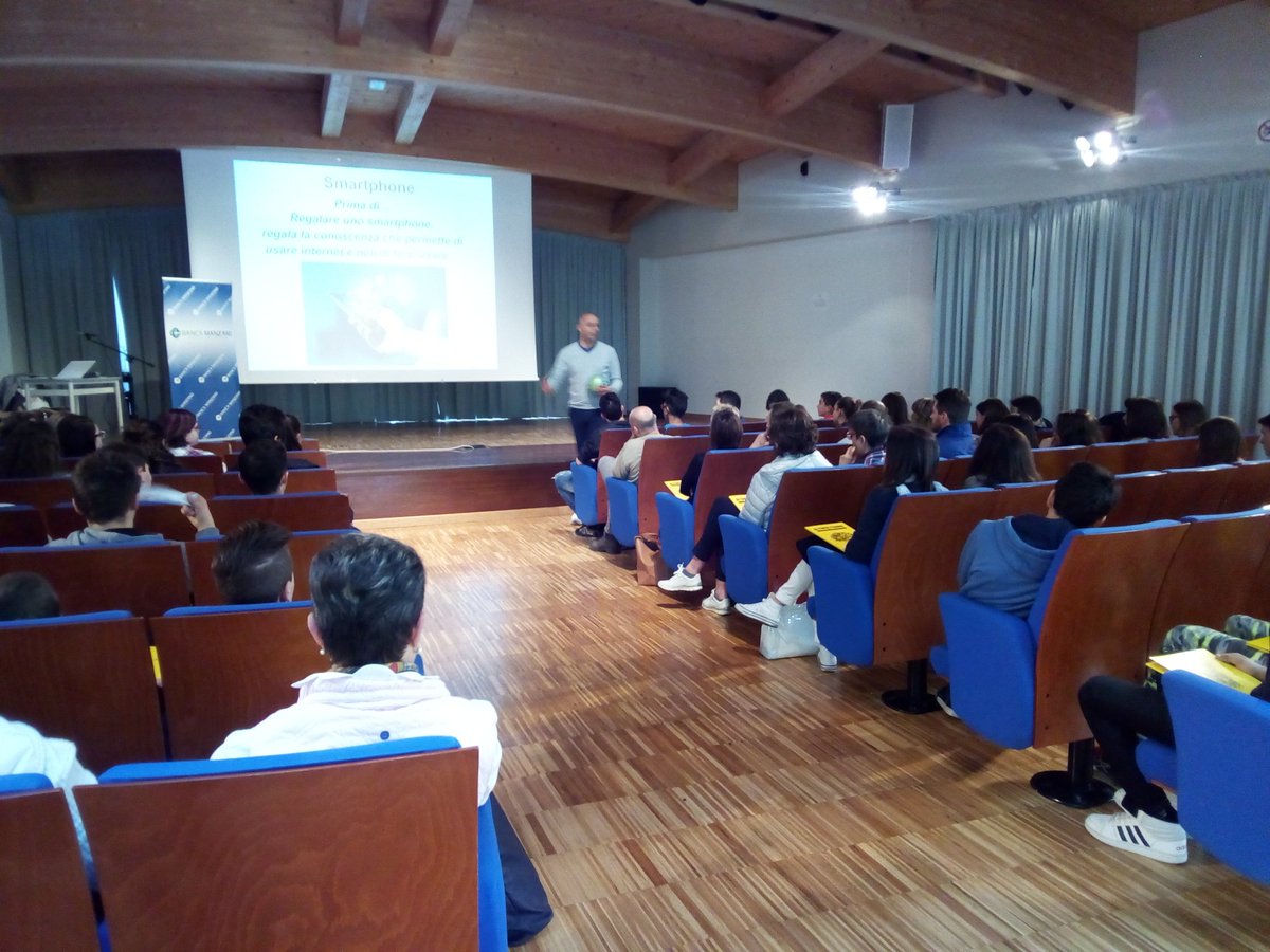 Alto_Voltaggio's tweet photo. Siamo partiti! #DomenicoGeracitano a #SanGiovannialNatisone! #cyberbullismo #CyberSecurity https://t.co/Ku9Y87SiGd