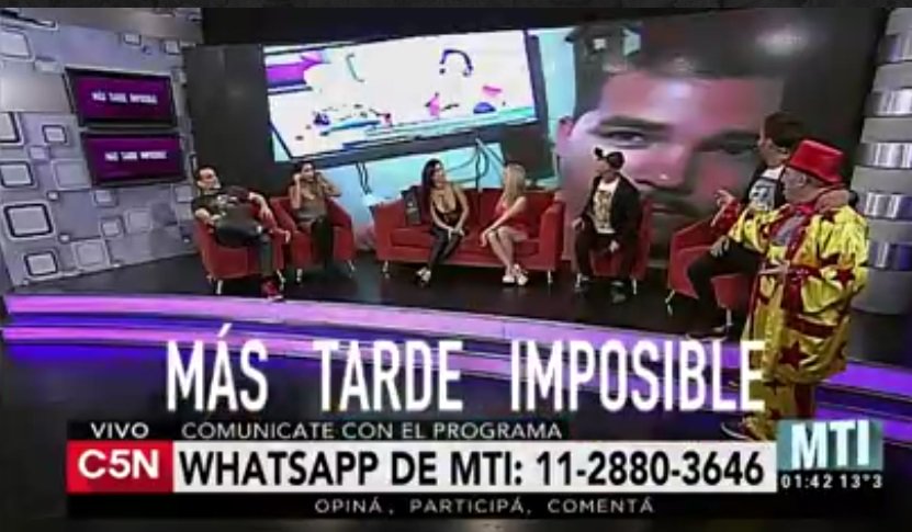 Alecbascbas's tweet photo. Mientras Cristina y Alicia Kirchner reprimen en #SantaCruz ,en el canal de #Porota hay payaso,risa y minifaldas #CFKAtrincherada #BuenSabado https://t.co/xkRyiodTRV