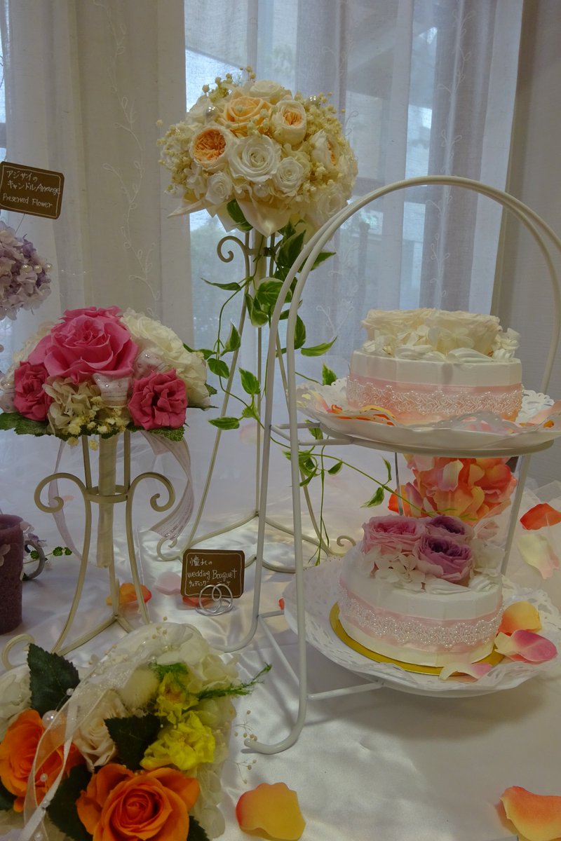 新潟県立植物園 No Twitter 第3室住宅展示では フラワーアレンジユニットplatさんによる 生活を豊かに彩るフラワー スタイル と題した作品展示を行っております プリザーブドフラワーやドライフラワーを使った壁掛けリースやブーケアレンジメント作品は どれも素敵