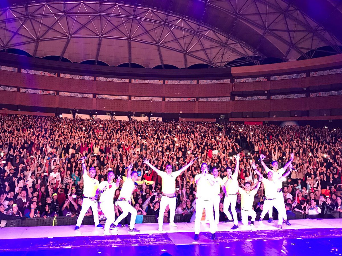eliaschiprut's tweet photo. Otra gran noche en Ecuador!! Gracias por todo, nos la pasamos increíble!!! https://t.co/9EmRH0Hh6z