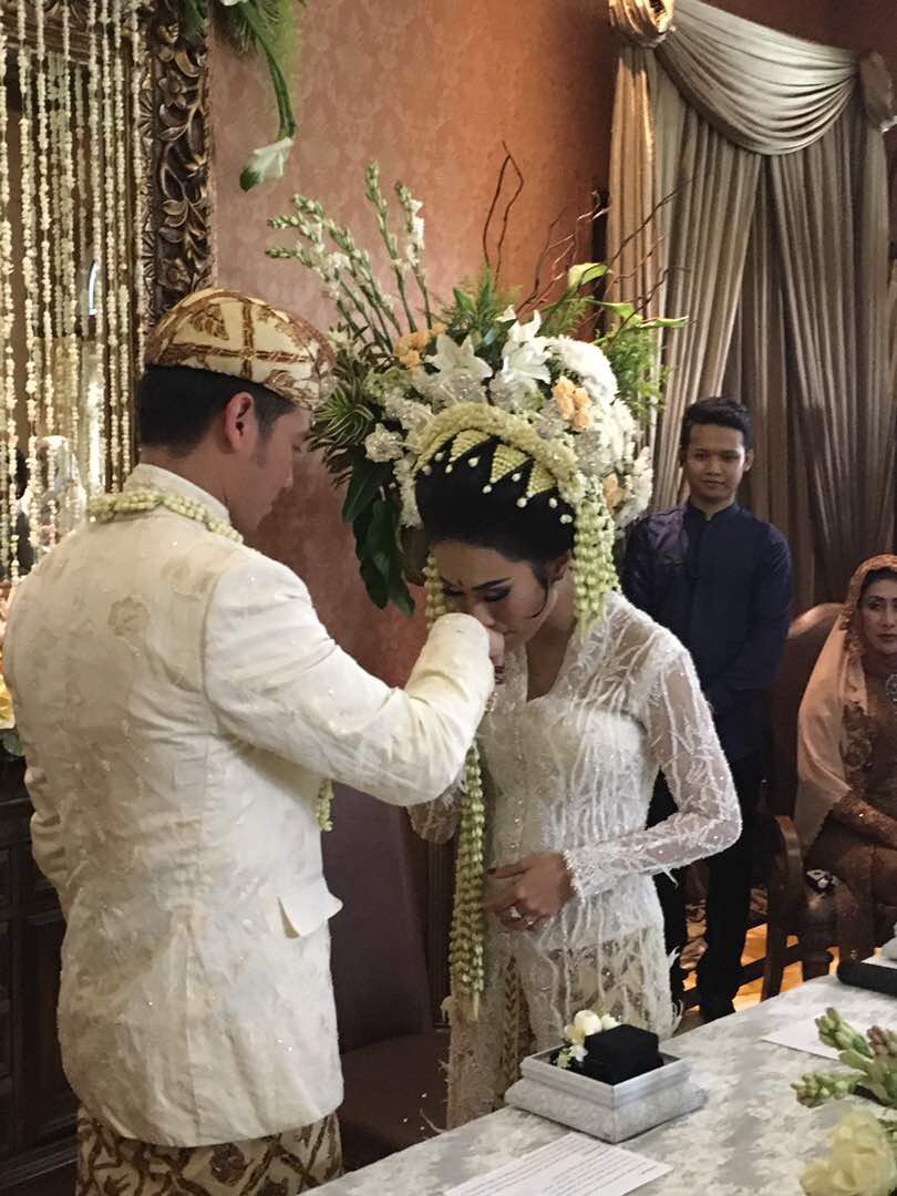 Sah Jadi Suami Istri Begini Foto foto Ijab Kabul Tarra 