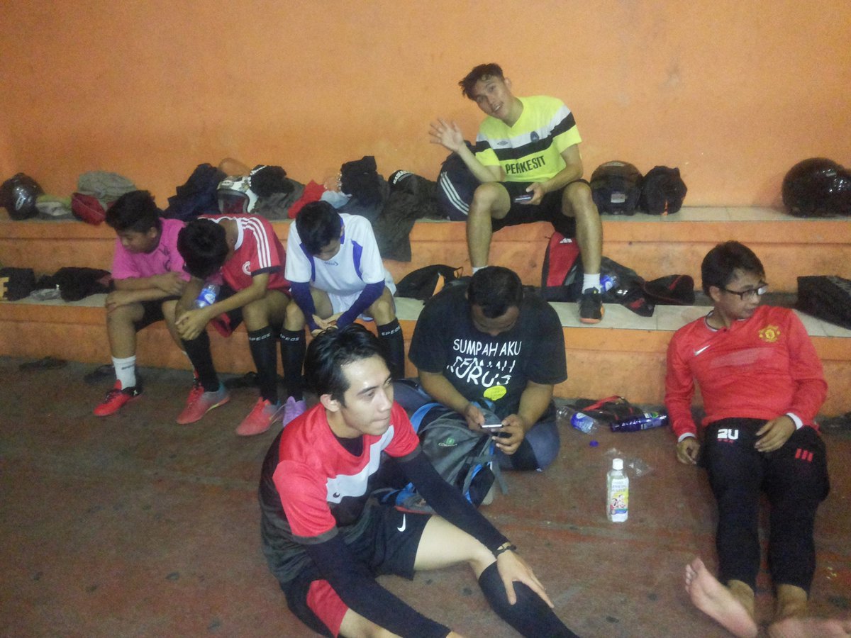 UnitedCipanas's tweet photo. ⚽Fun Futsal UNITED CIPANAS⚽
. ◆Sabtu,  22 April 2017 ◆Gor Lotus sindanglaya-cipanas ◆🕓 16-30 s/d 19-00 ◆Htm : patungan min 10k.
#unitedcpns https://t.co/s4LM5zt3xp
