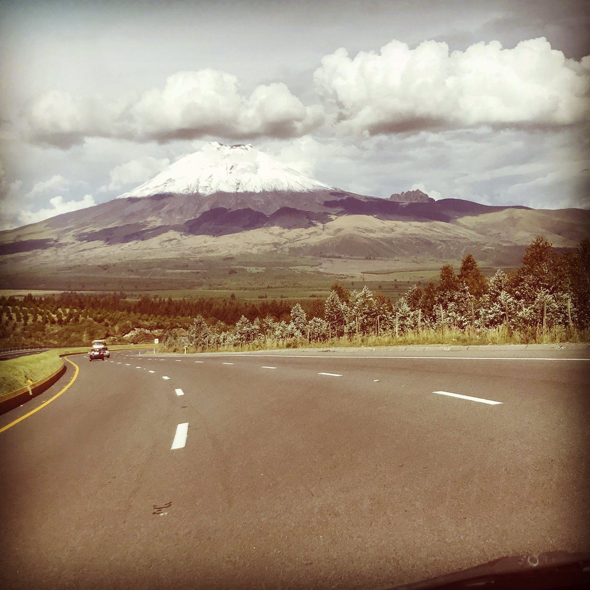 SaraguroFM's tweet photo. Cotopaxi 💕 #allyouneedisecuador https://t.co/1zmVd7mhYT