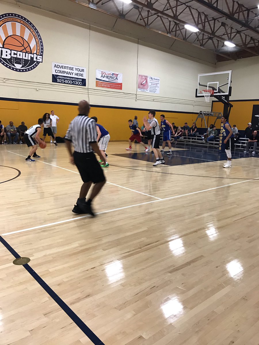 TheHoopCircuit's tweet photo. @TheHoopSalem 2019 won a close opening game tonight! Great job boys! #NorCalLive #hoopsalem https://t.co/91ASusEGJD