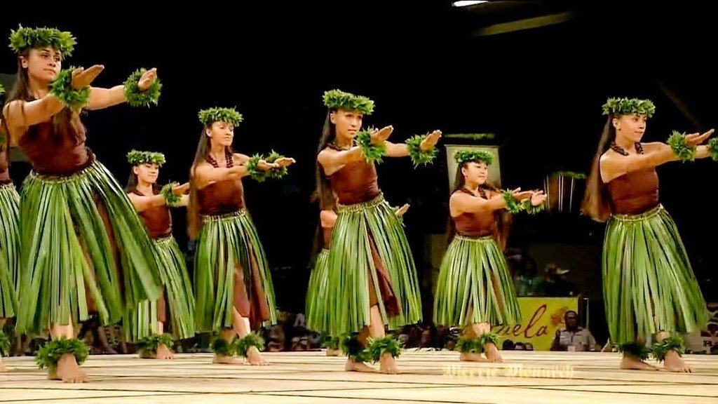 KeAoHula's tweet photo. 4. Hula Hālau O Kou Lima Nani Ē - Kumu Iwalani Kalima - Hilo, Hawaiʻi ~ “A Hāmākua Au”
#keaohula #thehulaworld #hulaislife #kahiko #merriem… https://t.co/suC8gci1ZT