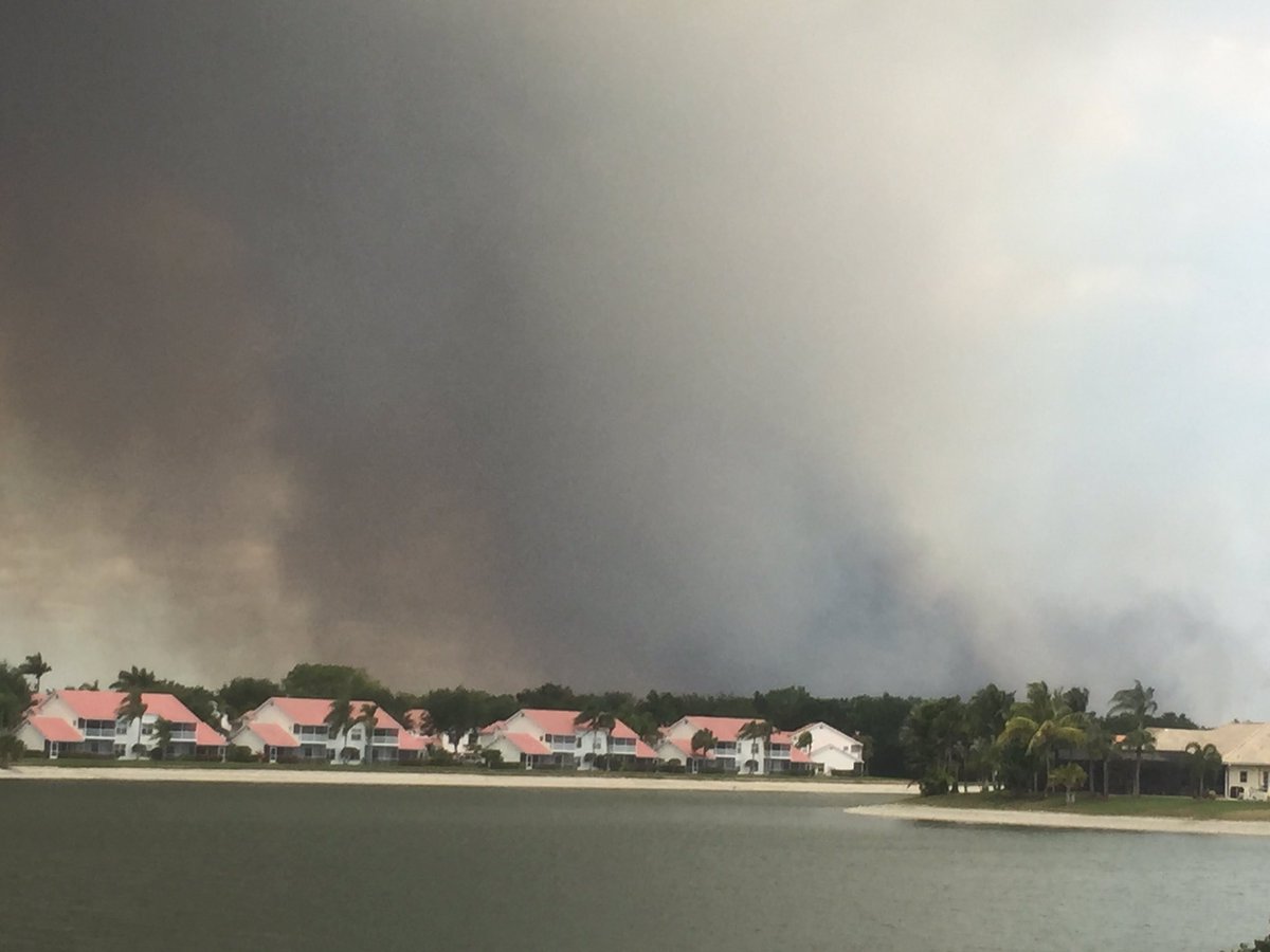 SoldItQuick's tweet photo. Round Two #forestfire #brushfire #naples #naplesfl #naplesflorida #collier #colliercounty #evacuation #gge #GOLDENGATEESTATES https://t.co/NGp9Xh4mKE
