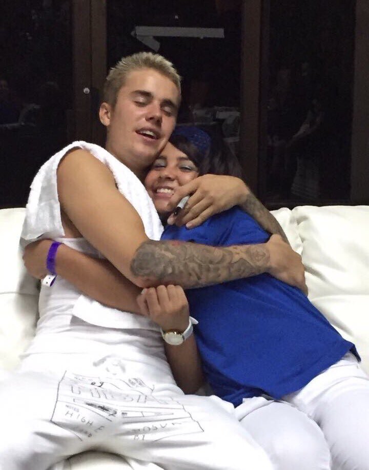 biebereligions's tweet image. I just died 10 times for him