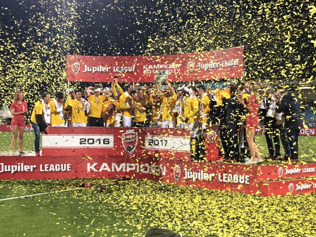 Blaasvaak's tweet photo. #vvvvenlo #kampioen wij schoten de confetti bij de #huldiging #feest #venlo https://t.co/ZxVOfwn4In
