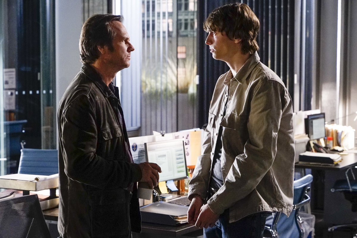 TrainingDayCBS's tweet image. Bill Paxton’s son @jamespaxtonyo guest stars as Frank hunts a father/son crime team on tonight&apos;s new #TrainingDay.