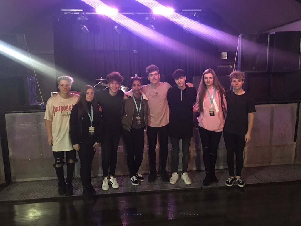 OAPhilippines's tweet photo. .@Over_Atlantic @LiamRossmusic @seanykilleen @gabrielgomer @trevorcashhh @CharlieJones #OAUpdate • (4) New photos of the boys with some fans! https://t.co/01d8BPioqq