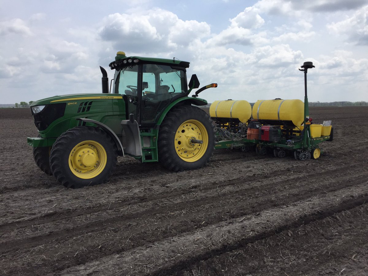 benachesonks's tweet photo. That time of year again! @ChannelSeed @scottsell7 #plant17 #cornplots https://t.co/gt9hSfFxja