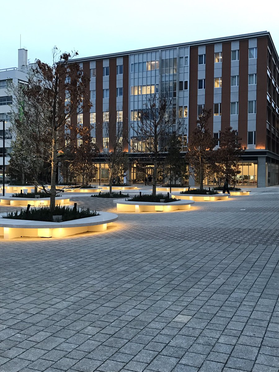 O Xrhsths 関東学院大学教職員組合 非公式 Sto Twitter 金沢八景キャンパス3号館がオープンして半月ほど経ちました 吹き抜けにエスカレーター 落ち着いた暖色系の照明 既存の建物に慣れている身には中にいると他の大学にいるような気がします O Xrhsths 関東学院大学教職員組合 非公式 Sto Twitter 金沢八景キャンパス3号館がオープンして半月ほど経ちました 吹き抜けにエスカレーター 落ち着いた暖色系の照明 既存の建物に慣れている身には中にいると他の大学にいるような気がします