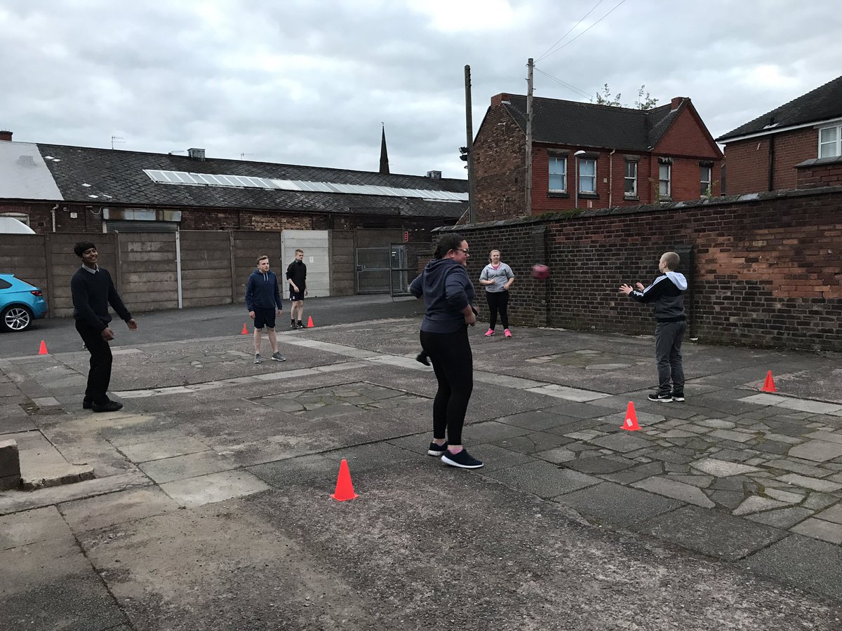 238HartshillATC's tweet photo. Thursday sports session involving some laughs and team spirit! 👌🏼💯#whatwedo #staffswing @OCStaffsWing https://t.co/v4ulxJp8gc