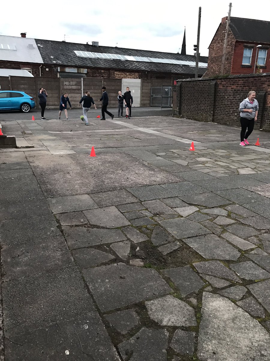 238HartshillATC's tweet photo. Thursday sports session involving some laughs and team spirit! 👌🏼💯#whatwedo #staffswing @OCStaffsWing https://t.co/v4ulxJp8gc