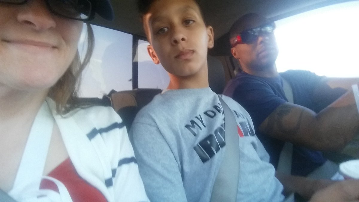 HappyHolloway09's tweet photo. Family pic while out getting fresh air. I 💖 my guys and they take good care of me! #JCHSFamilyFirst @ChampeTweets https://t.co/qKXlzFF7pC