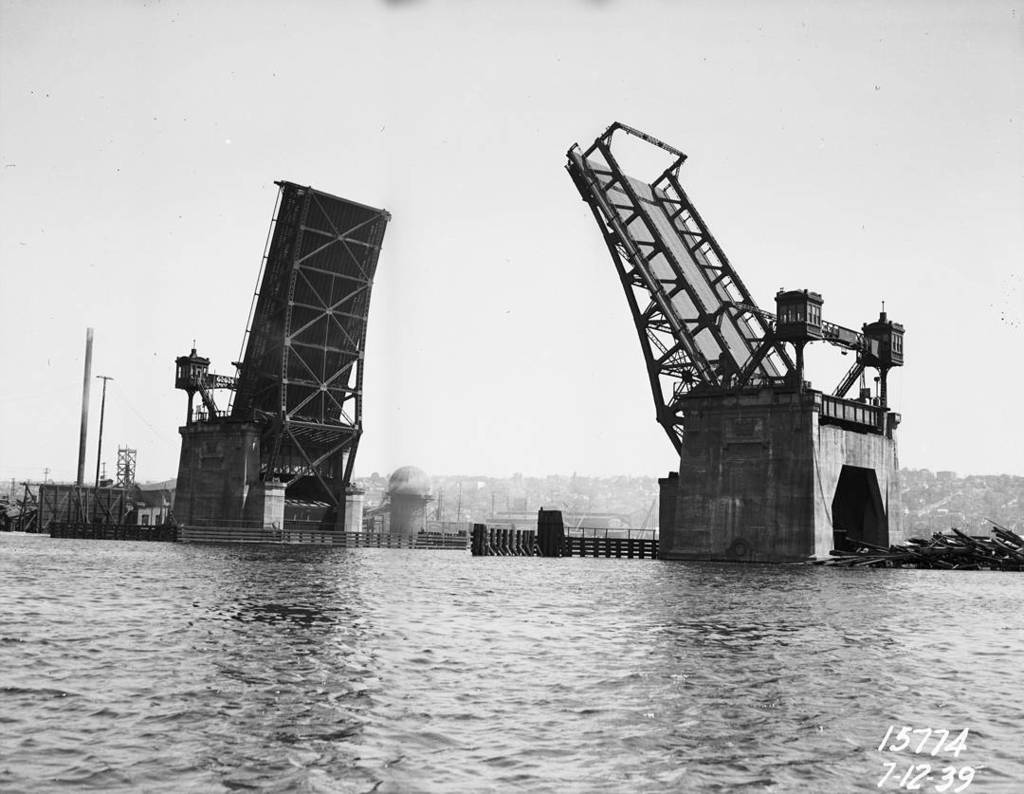 The Ballard Bridge raises to allow a ship to pass through. Photo dated July 12, 1939, photographer unknown. #vinta… ift.tt/2pgsUAI