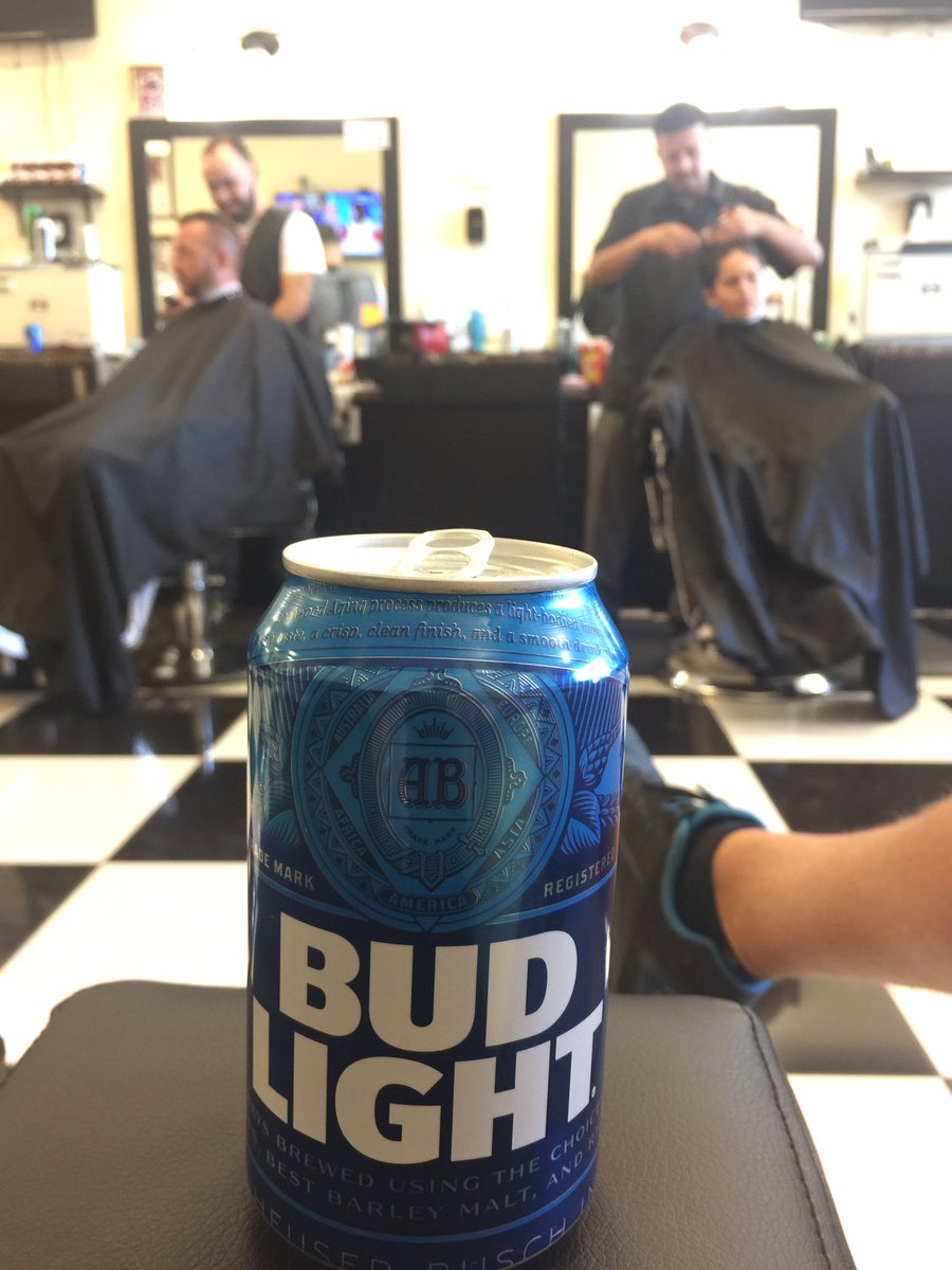 SlamtimeAz's tweet photo. Now this is a Barber Shop I will continue coming too!! #BossBarberShop #freebeer #pooltable #6tvs https://t.co/OjaFkOLltB