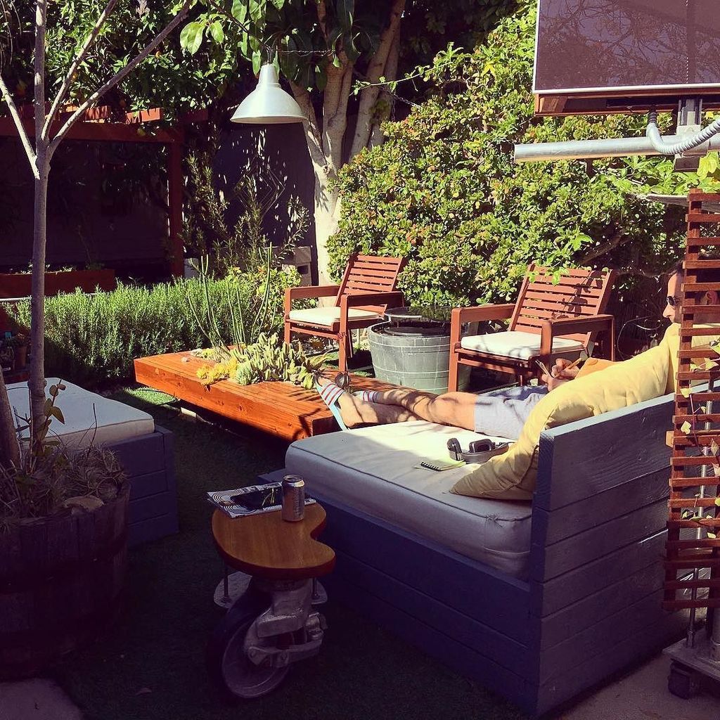 TheHorticult's tweet photo. Weekend plannin' and getting some solar energy πππΏ #TGIF #thehorticultgarden #ryanbenoitdesign https://t.co/qgoFrfL3F0 https://t.co/PdjNYKcNhM
