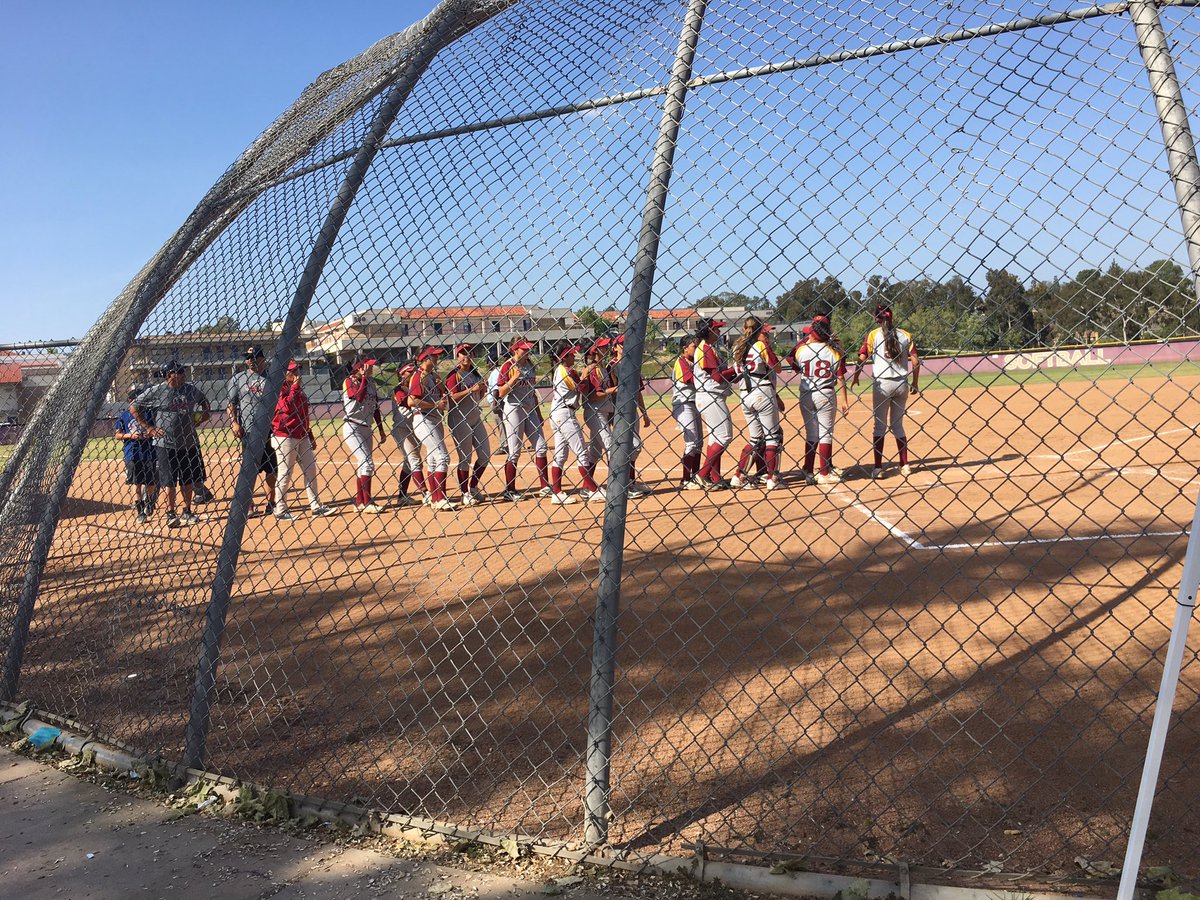 suzannepilpil's tweet photo. The got the win!#oxnardsoftball https://t.co/tXt36Nl2ER