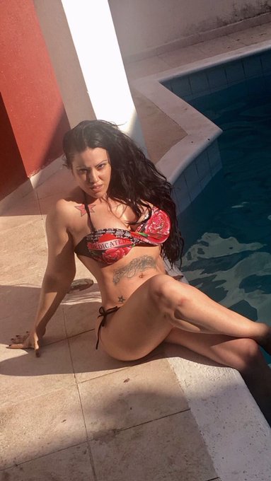 In the pool.💦 https://t.co/6z6kNoj01B<a href="/tag/seb2017"class="tags"><span>#seb2017</span></a>