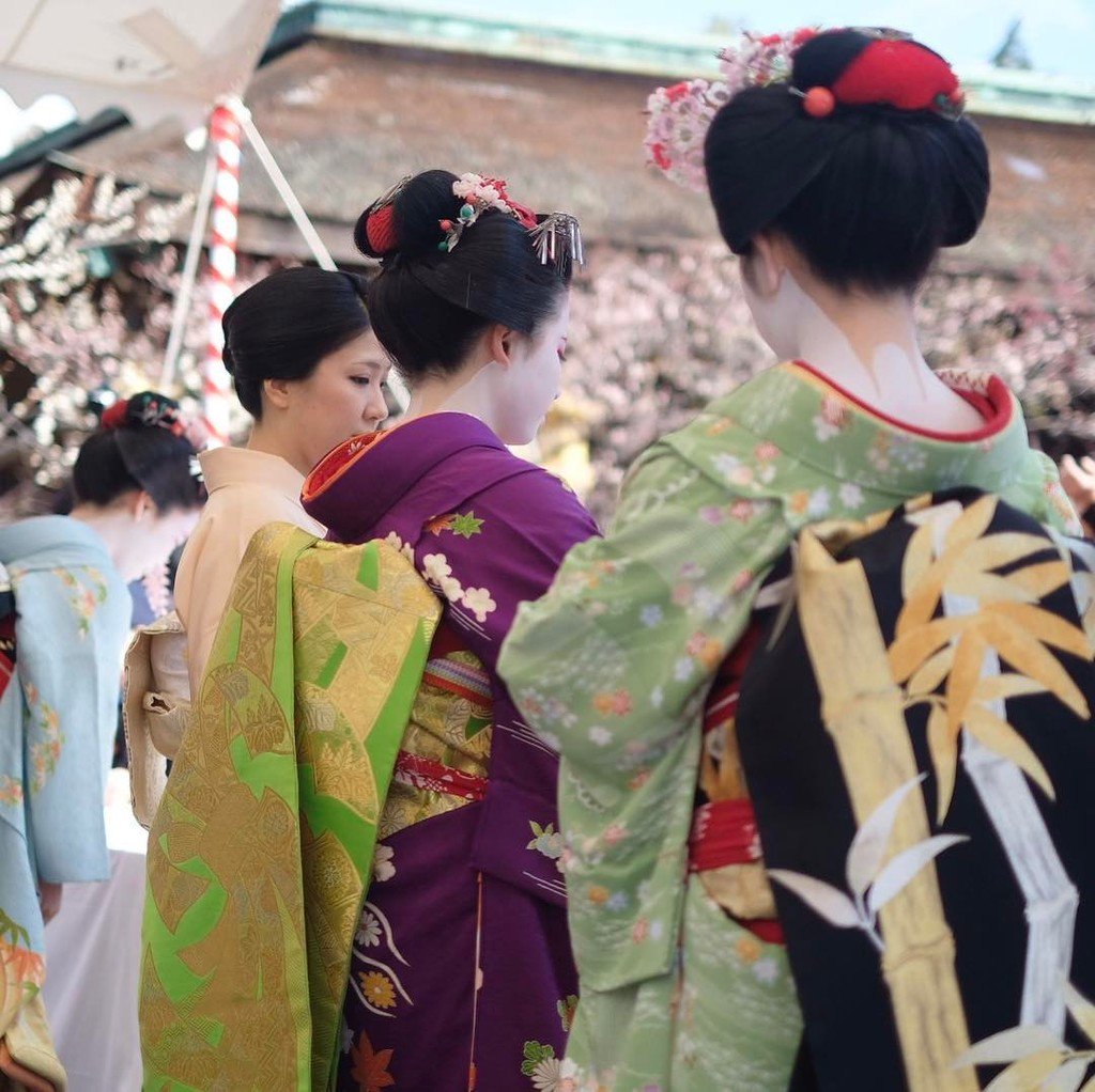 balbo42's tweet photo. Maikos serving tea at baikasai 🍵
For more pictures of Japan 👉 @balbo42
#japan #japon #kyoto #kamishichiken #geik… https://t.co/MnmF8BHTRd https://t.co/4y74E3VJpu