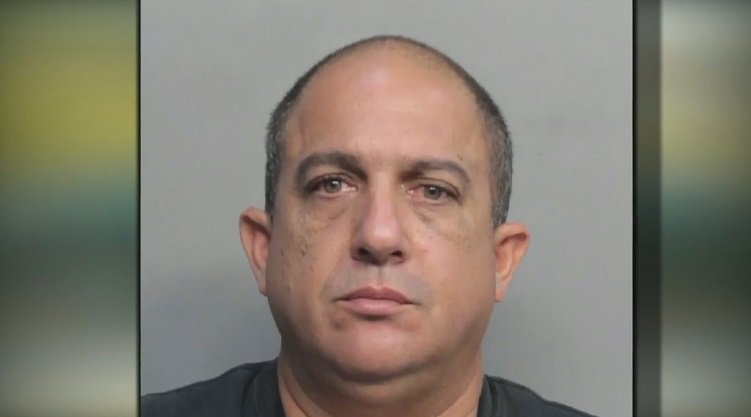 Has this cop wannabe ever stopped you? Detectives want to know bit.ly/2oIR1ap https://t.co/FUGBGp1bTs