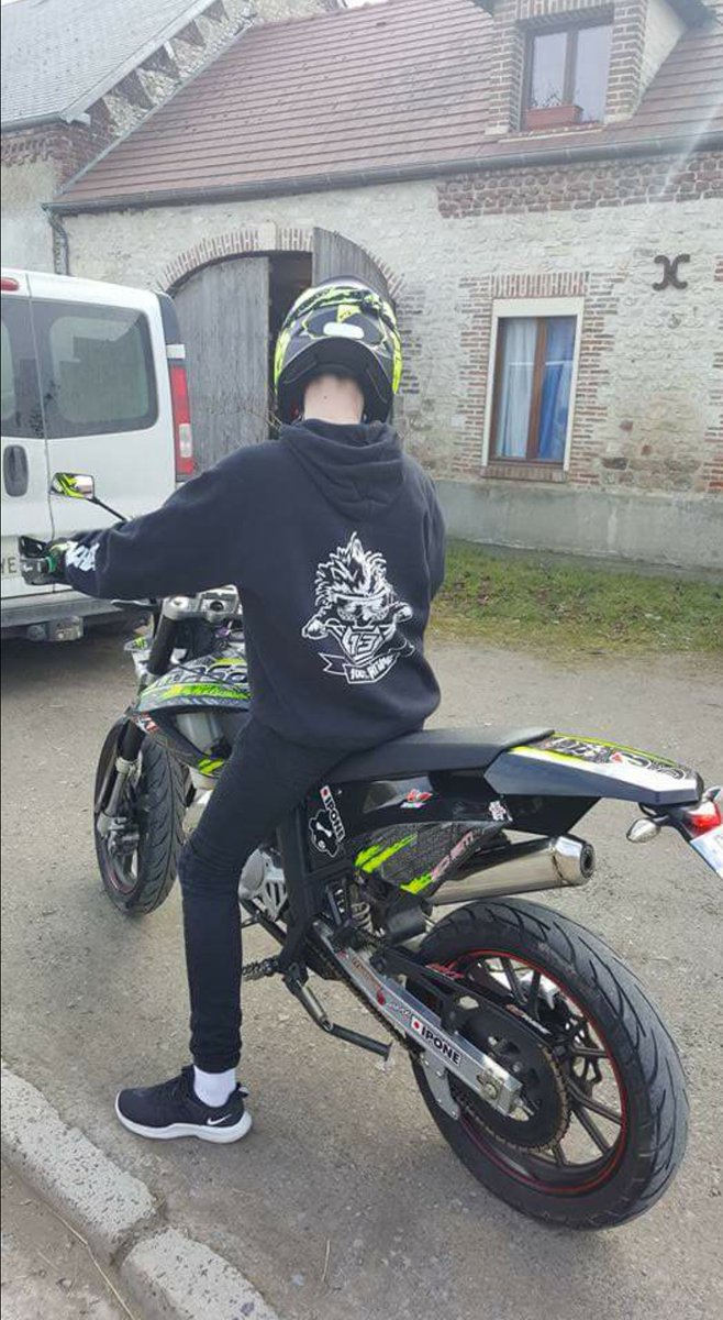 Tio_Robi_'s tweet photo. @VoleurdeCuivre @PierrickVW @KIKANINAC  Vos Pulls, c'est même plus un pull pour moi mais mon meilleur amis😂💪🔥🔥 https://t.co/3IO1VfTYgM