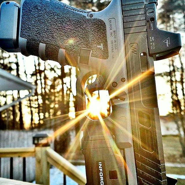 TalonGrips's tweet photo. Sunset...
#glock #talongrips #sunsetπ
#extendedmagazine #inforcelights #trijiconoptics #trijiconrmr #stackedgear π·: @mericagunclub https://t.co/GBj4DBxXoD