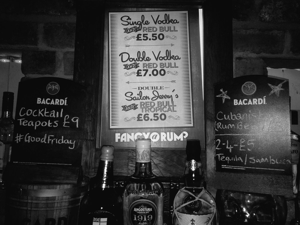 FancyaRum's tweet photo. Knees Deep, Easter Style! Open now till 4am 💦👯 #BankHoliday #EasterWeekend #FancyaRum #KneesDeep https://t.co/RO86I73Jtd