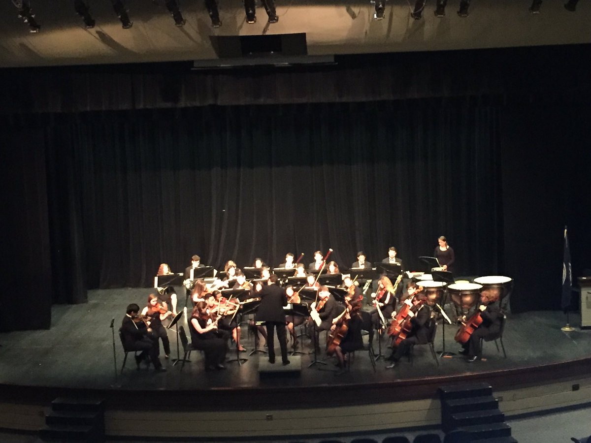 WarhillBand's tweet photo. In concert @WarhillHigh the @williamandmary symphony orchestra! https://t.co/D2q6jFVdn3