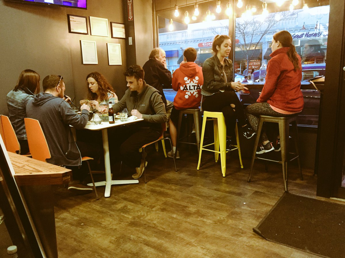 leduthaieatery's tweet photo. Just another Friday night at #LeDuThaiEatery #EatThaiEveryDay #Newtonville #ThaiFood #Boston https://t.co/hdzpbCWTNX