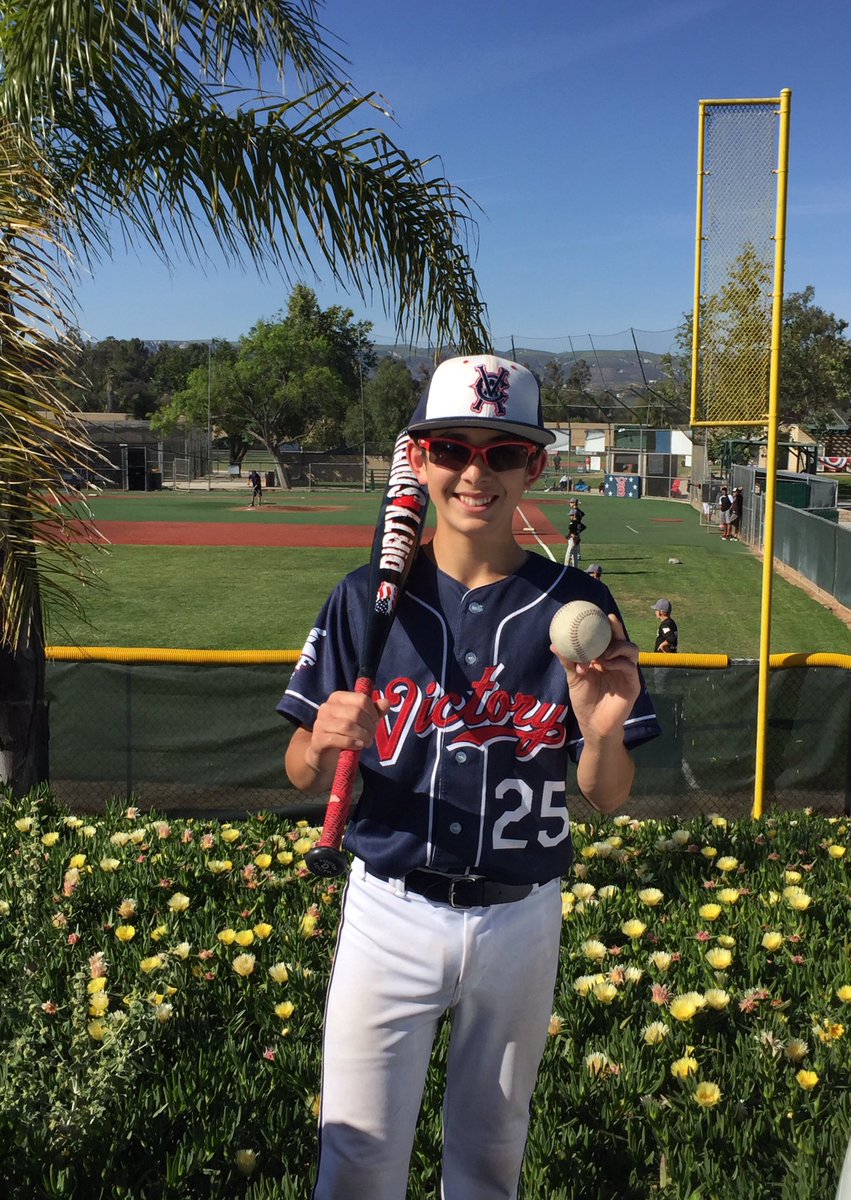 KadenCuaresma's tweet photo. Another at bat, another bomb with a DSB War. #dingers #DSB #teamvictory #thf #25represent #thehittingvault https://t.co/RUgA1o200B