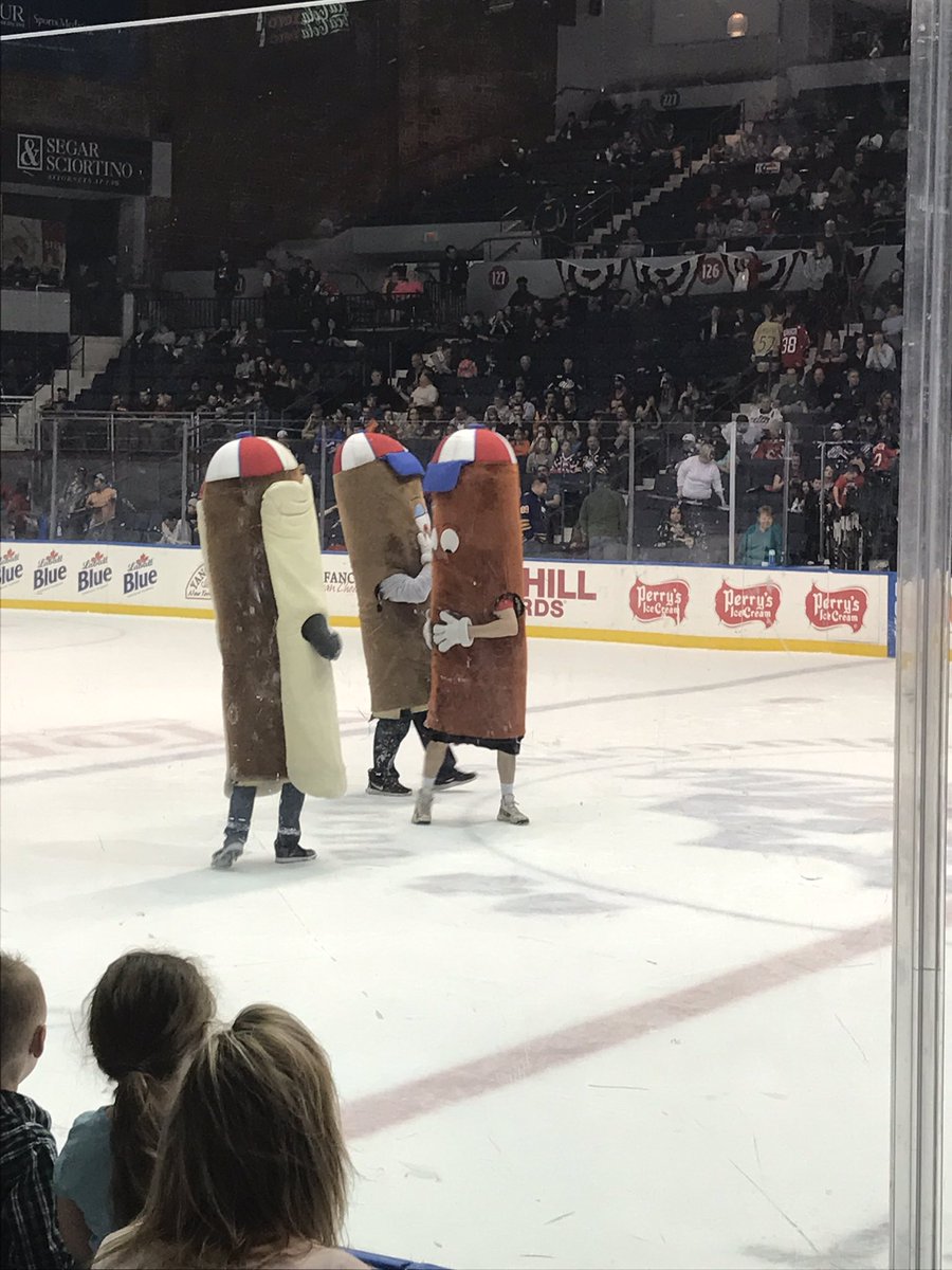 trace_1114's tweet photo. It's not a Hot Dog race unless Relish loses horribly. Accept no substitute. #itsacatsthing #isitjuneyet https://t.co/BGVwRLpRM8