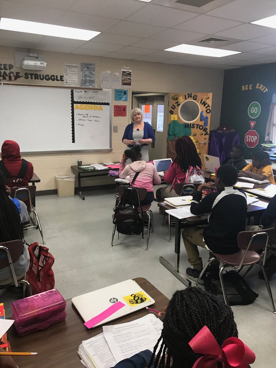 nrburgermiddle's tweet photo. Thank you Power Partner Dr Alisa Lowrey! #GamePrepTime #StateTestingReady #TogetherBurgerWINS @HPSD  @HpsdSup @AlisaLowrey https://t.co/TOSQG9UVjD