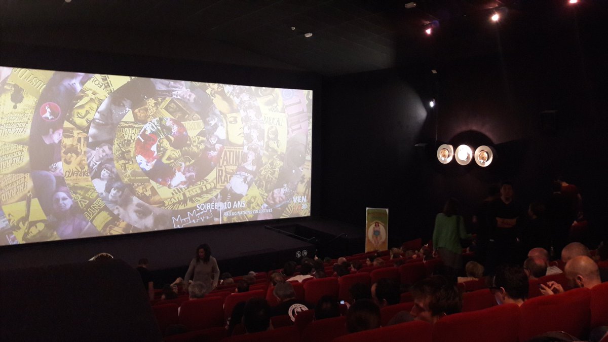 LeCoinDuBis's tweet photo. 2h de bandes annonces / extraits de films bis, foutraques, trashs, cultes... La soirée des 10 ans des @hallucollective était grandiose!!! https://t.co/f4vYfbDLEM
