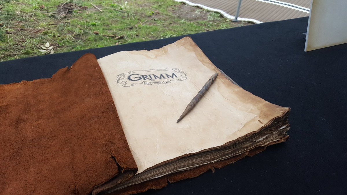 austynsteelman's tweet photo. Planting trees, eating voodoo donuts and freezing in Pier Park #Grimm #oregonfilm #GovernorBrown #OMPA https://t.co/lxcpP8mwDx