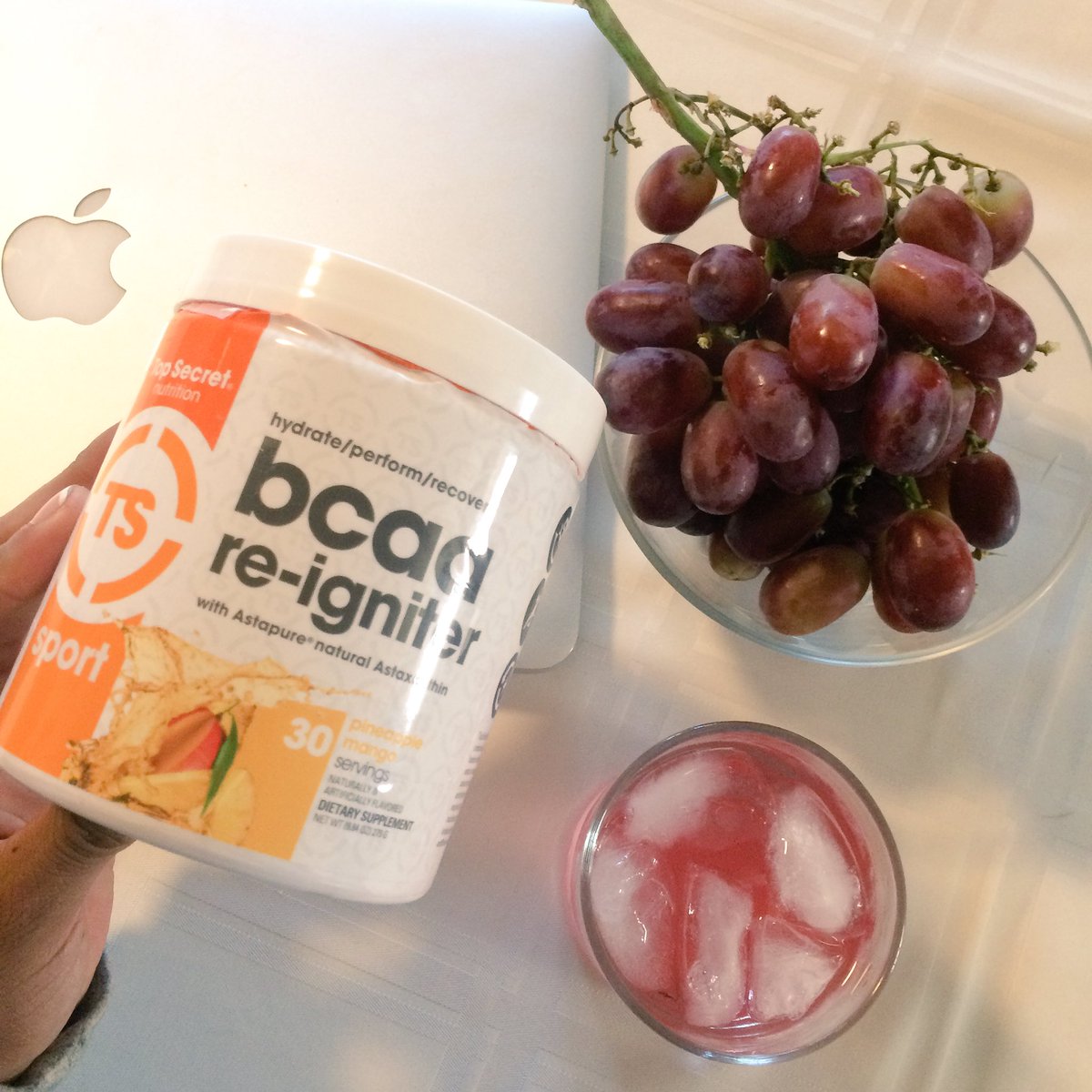 IrongirlNadia's tweet photo. Day 1: (cont'd) grinding. Working. hydrating &amp; snackin smart. #foodisfuel #teamtopsecret #topsecretnutrition #BCAA https://t.co/ibR2ph0IYU