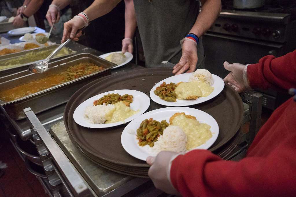 .<a href="/FoodRunnersSF/">Food Runners SF</a> celebrates 30 years of helping feed #SF’s needy. via <a href="/taraduggan/">Tara Duggan</a>
sfchronicle.com/food/article/F…