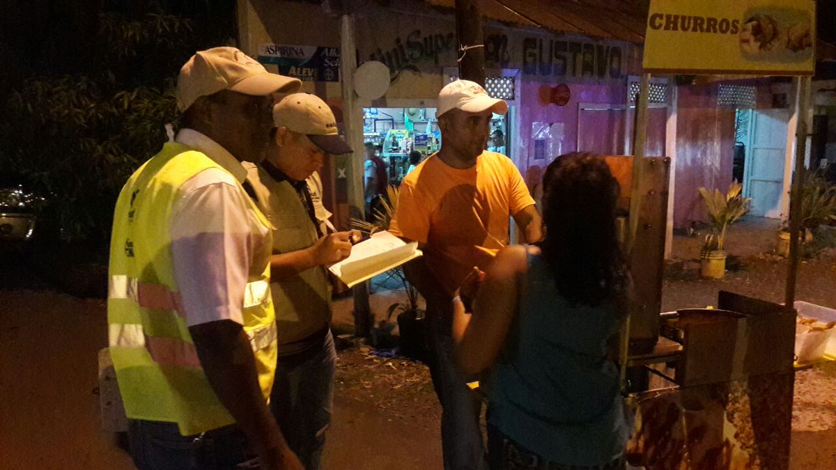 MINSAPma's tweet photo. Autoridades de salud en Veraguas inspeccionan los puestos de venta de comida  en Montijo durante Semana Santa #FTCAyuda https://t.co/AyVY4sTe8C