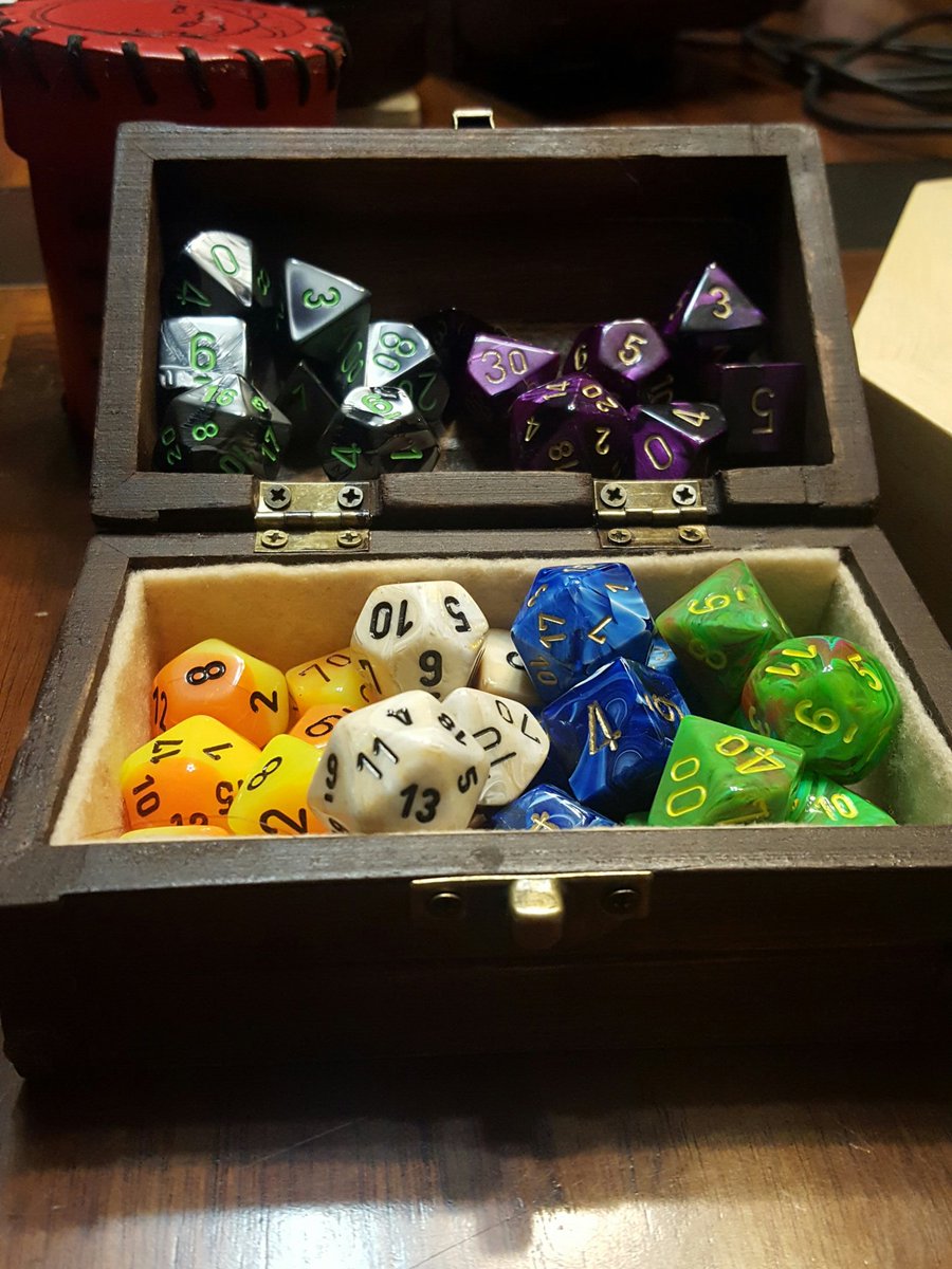BeckyFoxhoven's tweet photo. They see me rolling. #dungeonsanddragons #Tovar #destroyallthethings #hopingfor20's https://t.co/Yj42Sd8QOm