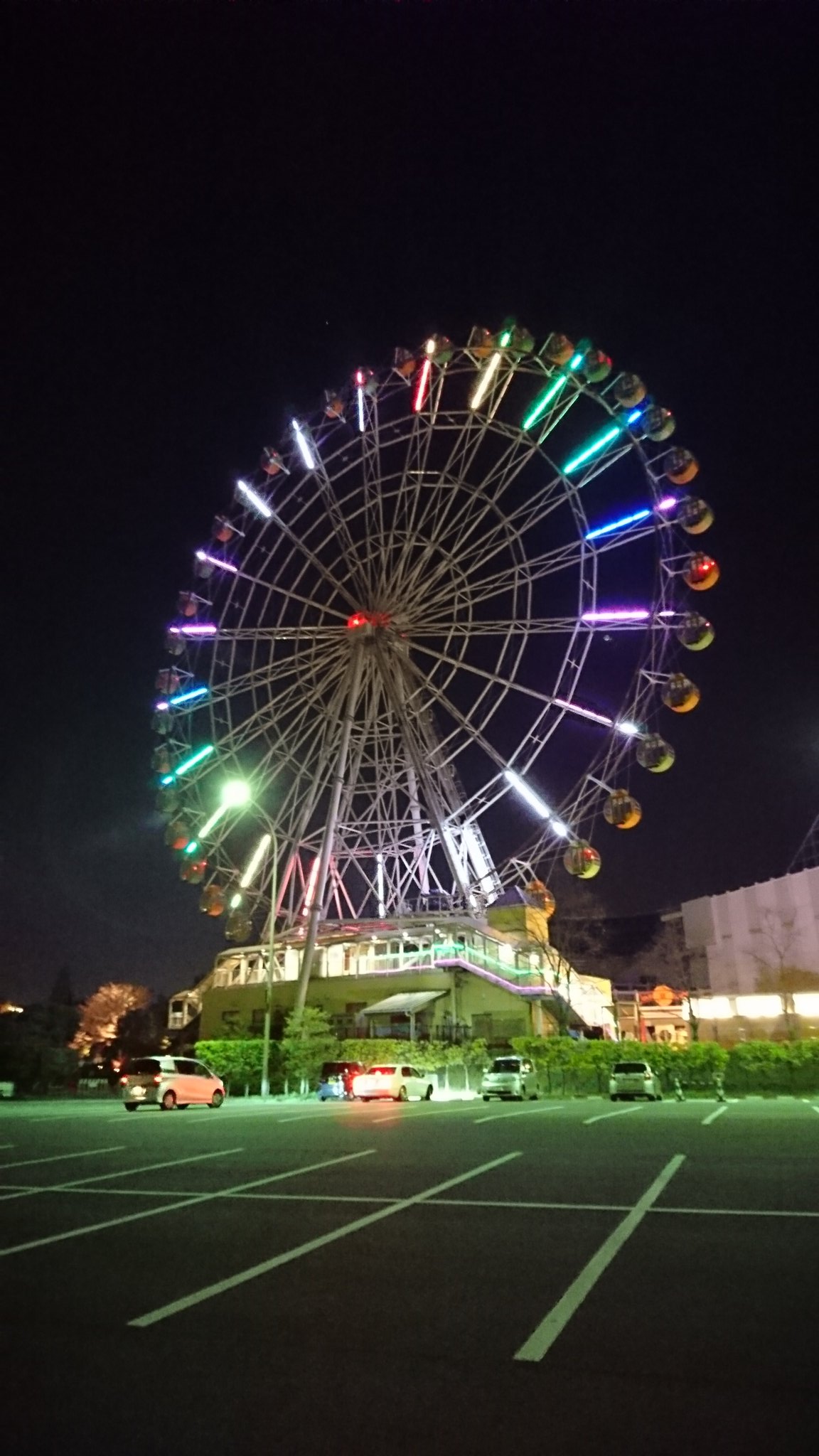 よごれん 岐阜の河川環境楽園にある大観覧車 オアシスホイールの多彩なイルミネーション 夜１０時まで営業していることは 地元でもあまり知られていない 夜間の園内はほぼ無人 東海北陸道の川島ｐａからも行ける