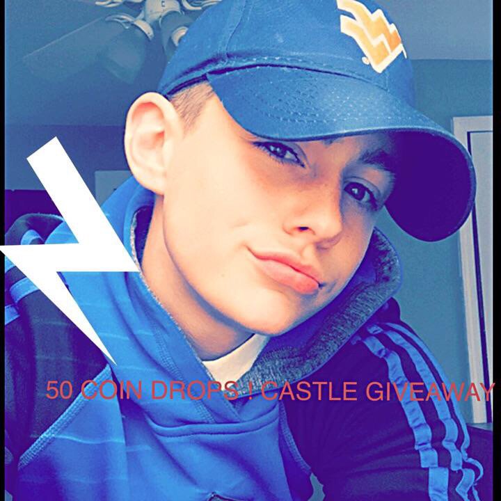EmilyBeatriz123's tweet photo. 30 coin drops.💖💖lit . turnUp#Liveme IChrisJones‼️💸: https://t.co/lKi4AzucVy https://t.co/xfCaqP4Nqt