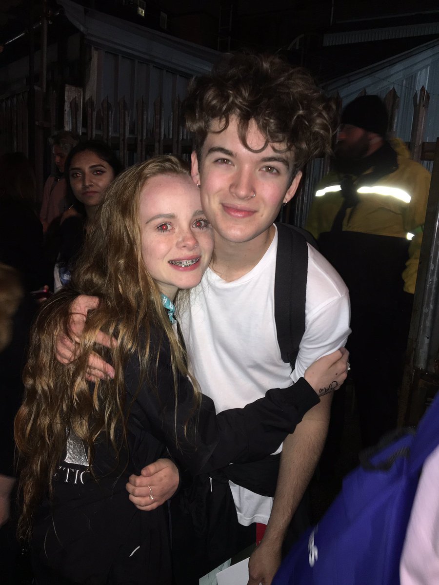 OAPhilippines's tweet photo. .@Over_Atlantic @LiamRossmusic @seanykilleen @gabrielgomer @trevorcashhh @CharlieJones #OAUpdate • (3) New photos of the boys with some fans!
(April 13, 2017) https://t.co/LcNcuNR8cC