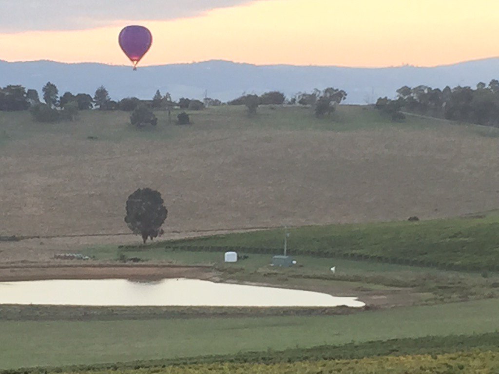 Nice scenic end to a busy Easter Saturday #balloon #yarravalley #wine #cellardoor