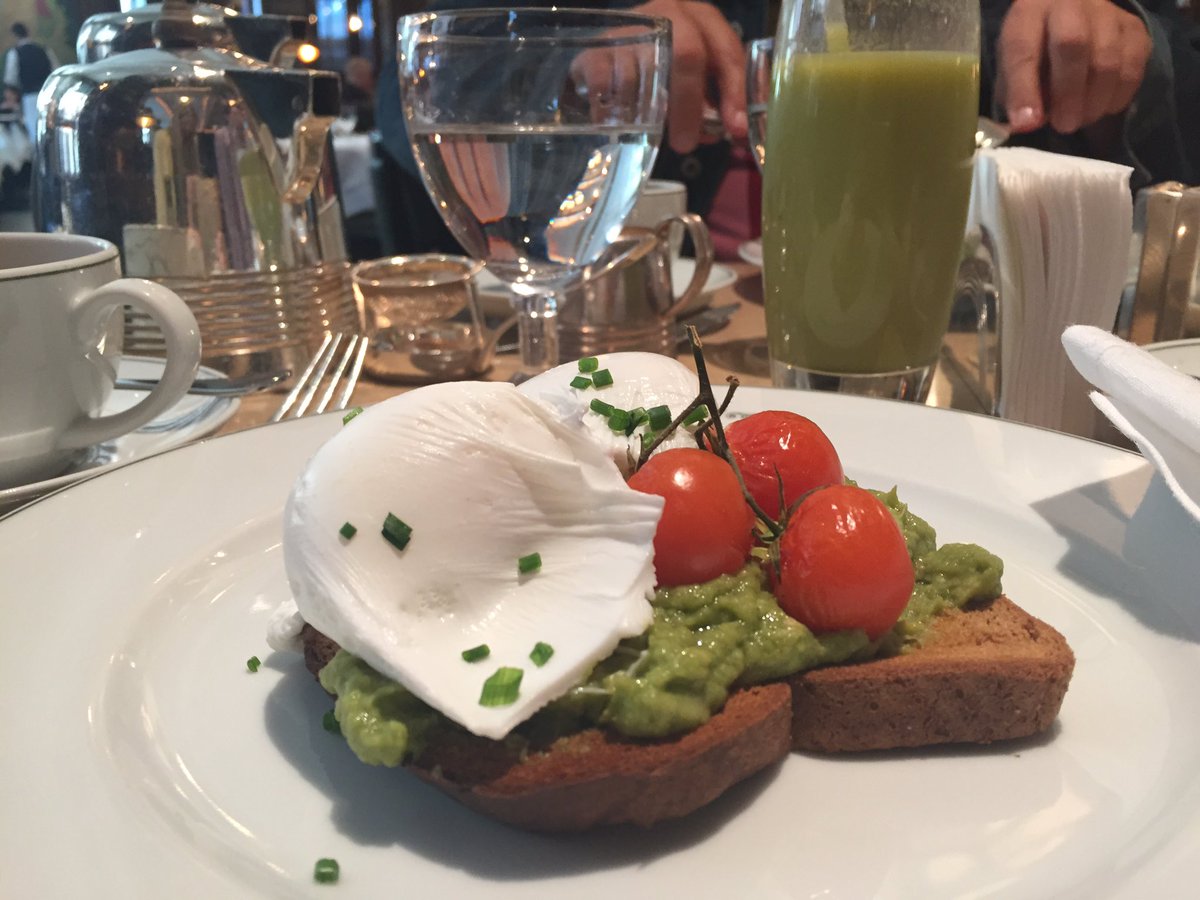 The Delaunay is THE place to go for #glutenfree brunch in London 😋🥑🍳 <a href="/TheDelaunayRest/">The Delaunay</a> #glutenfreelondon #brunch