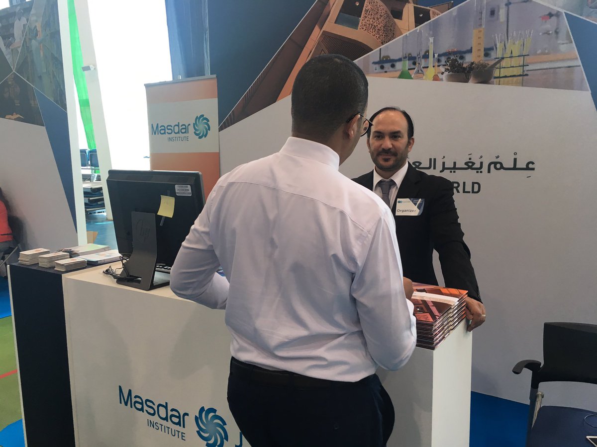 MasdarInst's tweet photo. أبدى زوار اليوم المفتوح للمعهد البترولي اهتمامهم ببرامج الماجستير والدكتوراه التي يوفرها #معهد_مصدر. #PIOpenDay https://t.co/AlayLQ6Bqh